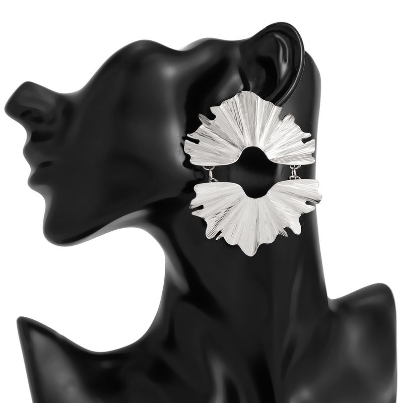 Orecchini pendenti con perle e girasole plissettati, linea di moda Ins, clip per orecchini a clip_voghion.com