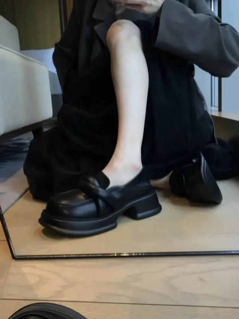 Schwarze Damen-Plateau-Loafer: Retro-Slipper mit Blockabsatz, lässige und elegante Pumps zum Hineinschlüpfen, Größe 4 Cd41f_voghion.com