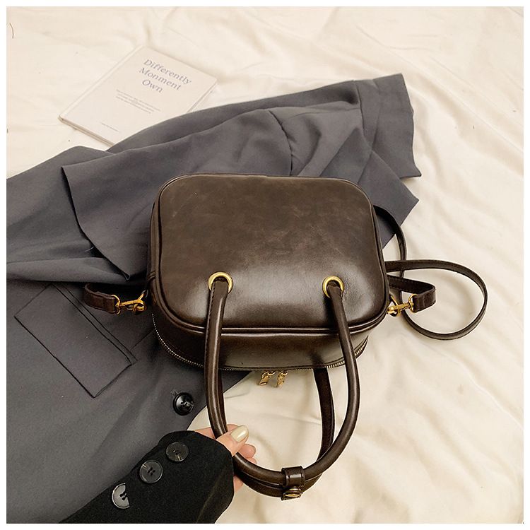 Borsa a tracolla singola coreana in pelle PU di alta qualità, a forma di cuore, quadrata piccola, autunno e inverno 2024_voghion.com