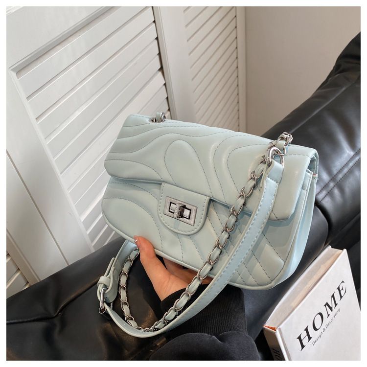 Tegoroczne popularne są uniwersalne damskie torebki na wiosnę i lato. 2024 nowa moda i faktura łańcucha crossbody dla kobiet małe_voghion.com