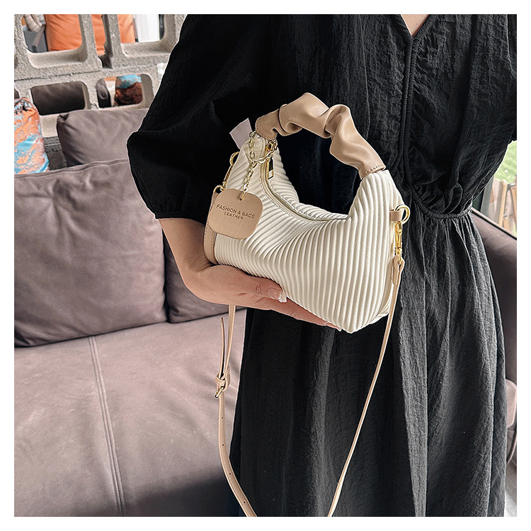 This Year's Popular Niche Design Bag Women's Pleated Handbag 2023 New Fashion high-end armpit small square bag_voghion.com