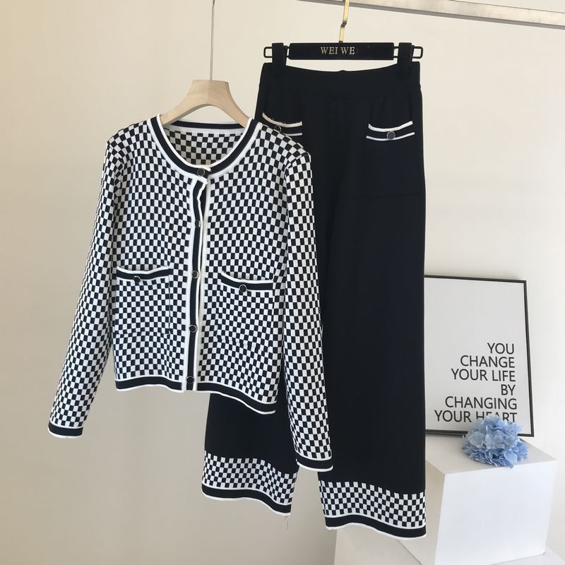 Completo da donna in due pezzi per persone piccole in autunno con abito di grande significato, pantaloni larghi in stile piccolo e profumato, stile western e alla moda_voghion.com