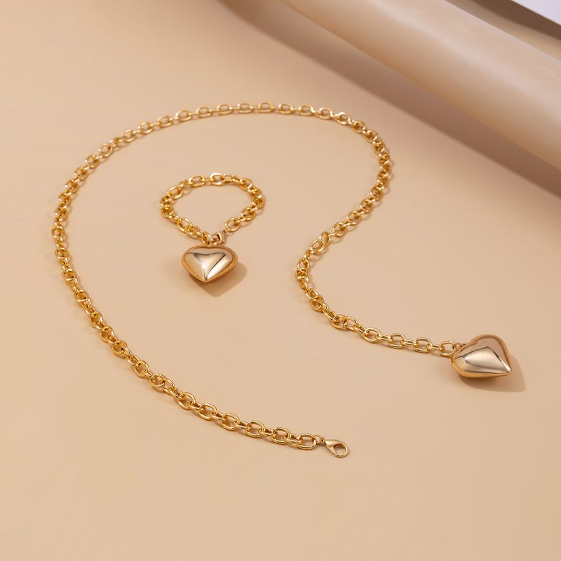 Collana da donna Collana dorata Collana con ciondolo Collana con ciondolo a forma di cuore in metallo dorato Collana con ciondolo a forma di cuore in stile casual Versatile catena per clavicola in acrilico_voghion.com