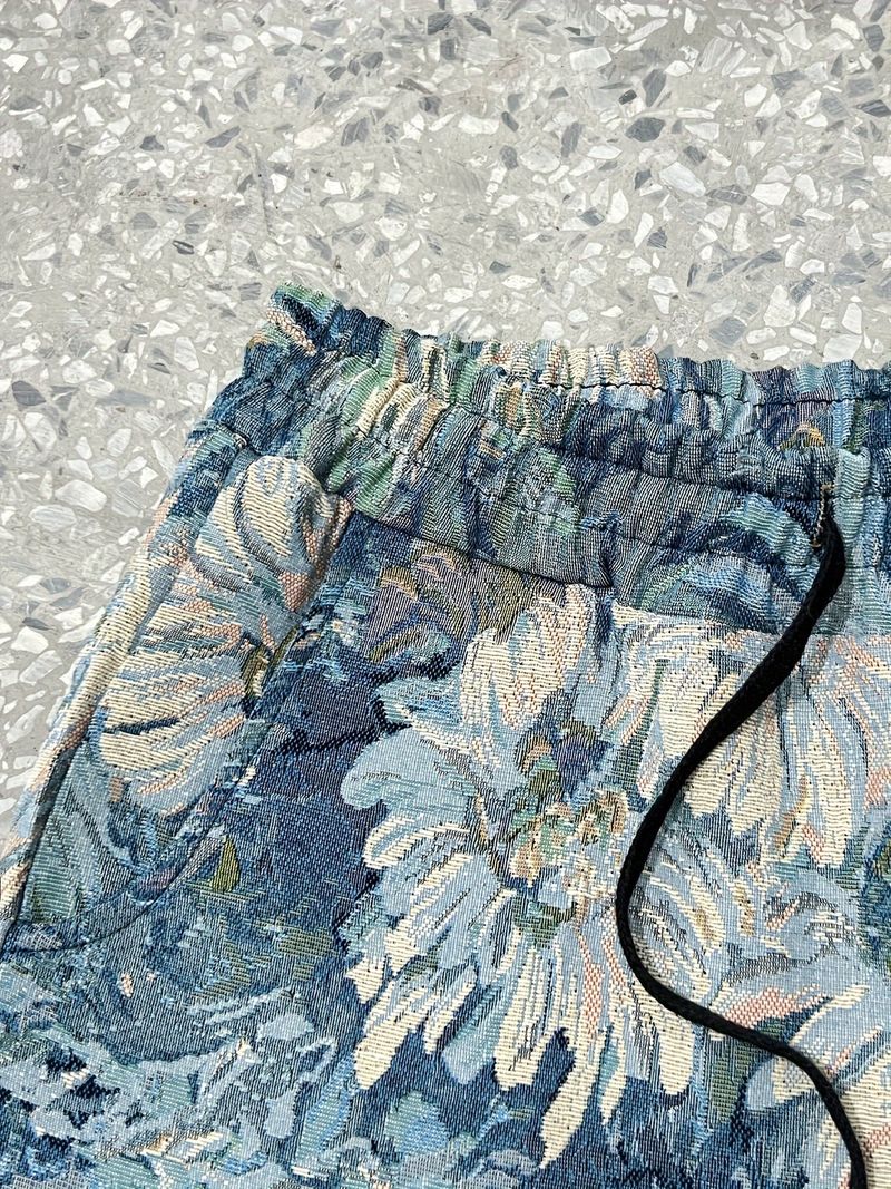 Pantalones cortos con cordón y estampado floral azul y blanco para hombre_voghion.com