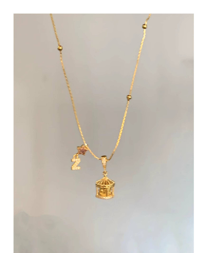 Die neue Karussell-Halskette ist feminin, süß und festlich, und die hübschen Joker-Freundinnen für jeden Tag sind mit Accessoires aus K-Gold überzogen._voghion.com
