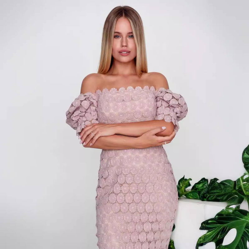 The new style fashionable lace temperament commuter skirt three-color waist solid color bosom style in the long dress_voghion.com