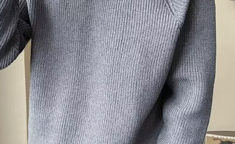 "Minimalistischer Herren Strickpullover – Slim Fit Winterpullover mit schrägem Reißverschlussdetail (M-3XL, maschinenwaschbar)"_voghion.com