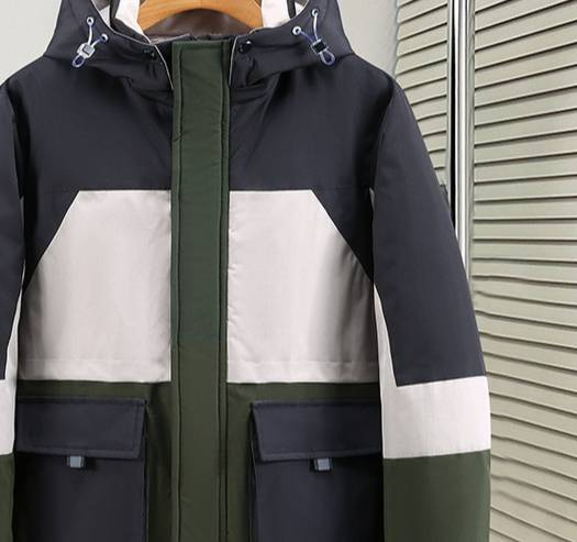 Herren-Winterjacke mit Kapuze im Color-Block-Design – Koreanischer Streetwear-Stil | Schwere Baumwollfüllung | Außenmaterial aus 95 % Polyester | Slim Fit (L-4XL) in Grau/Rot/Oliv_voghion.com