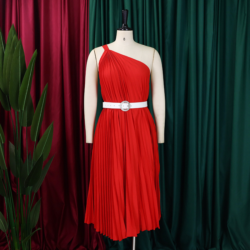 Women's with belt new fashion temperament slanted shoulders solid color pleated skirt hem _voghion.com