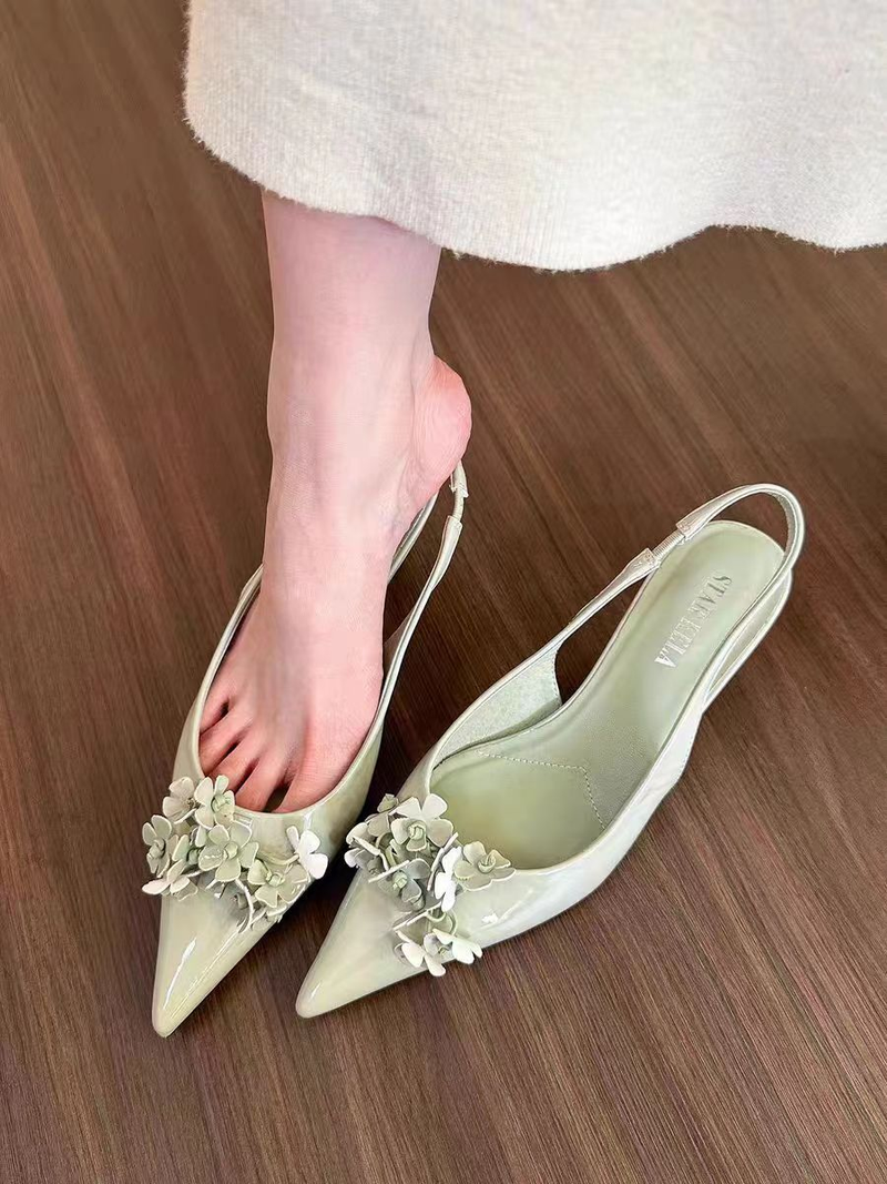 Stagione primaverile e autunnale 2024 Nuova moda Versatile fiore a punta verde Sandali con bocca poco profonda Pista d'aria posteriore da donna_voghion.com