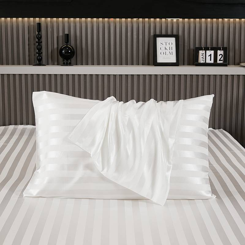 Satin-Kissenbezug mit Streifen – Kunstseide, knitterfrei und atmungsaktiv (51 x 75 cm / 51 x 102 cm, College-Stil, 5 Farben)_voghion.com