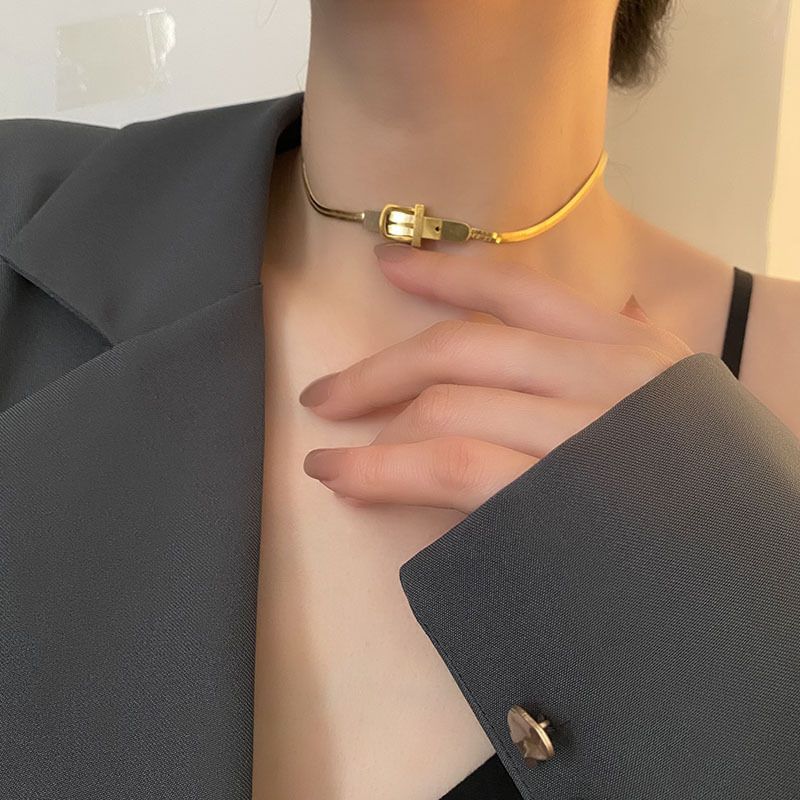 Collana con cinturino elegante in stile europeo e americano Yuxi in acciaio al titanio, resistente alla luce, per donna, di lusso leggero e di alta gamma_voghion.com