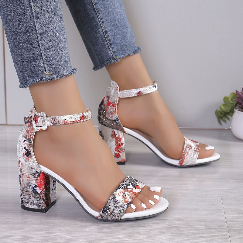 Grenzüberschreitende große römische Sandalen im europäischen und amerikanischen Stil für Damen im Sommer 2024. Neue Sandalen mit dicker Sohle und Keilabsatz und bedruckter Schnalle_voghion.com