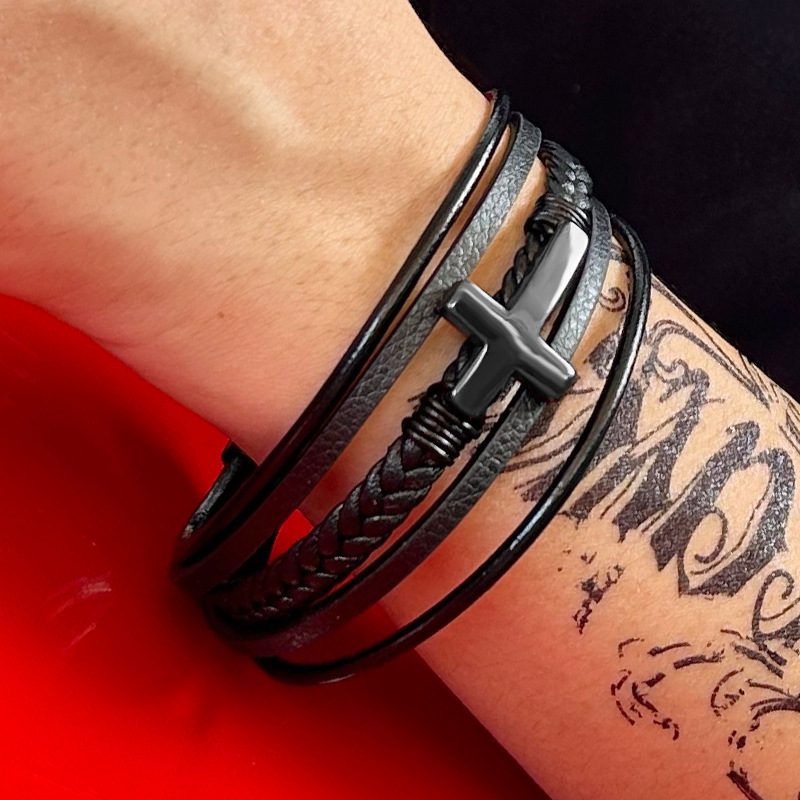 Bracciale in pelle con croce laccata nera, multistrato, per uomo, gioielli di moda_voghion.com