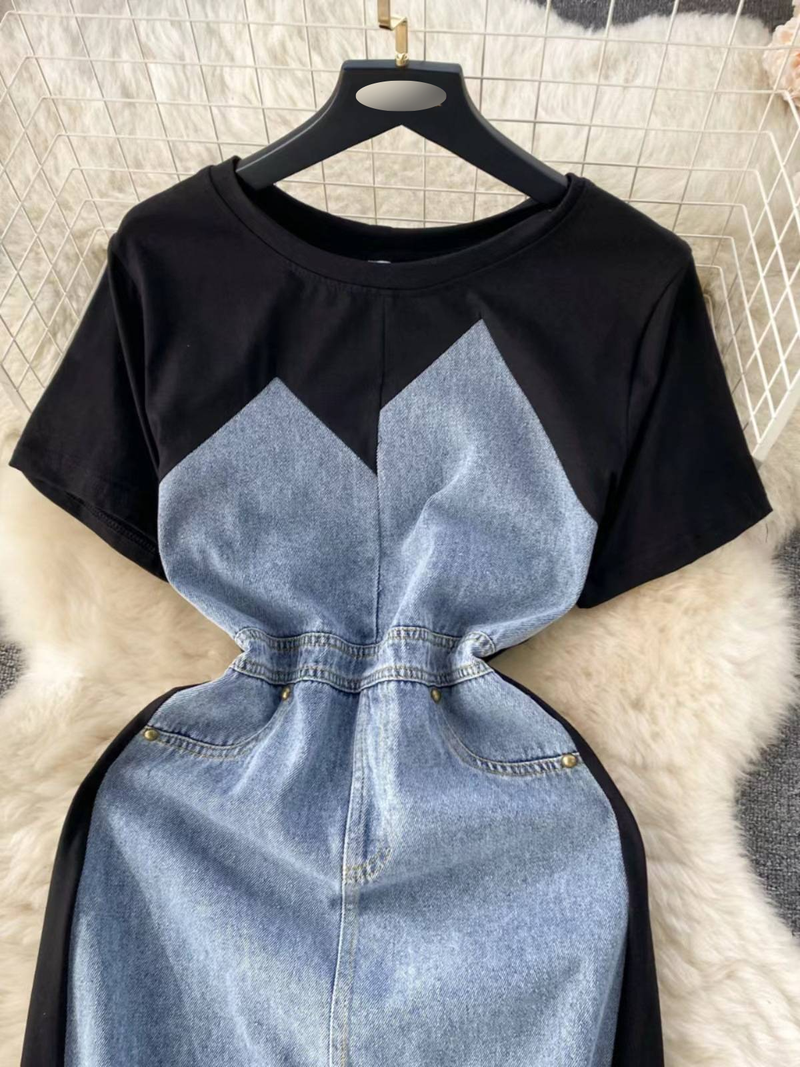 Completo due pezzi in denim da donna: top a maniche corte con scollo rotondo e pantaloncini a vita alta snellenti_voghion.com