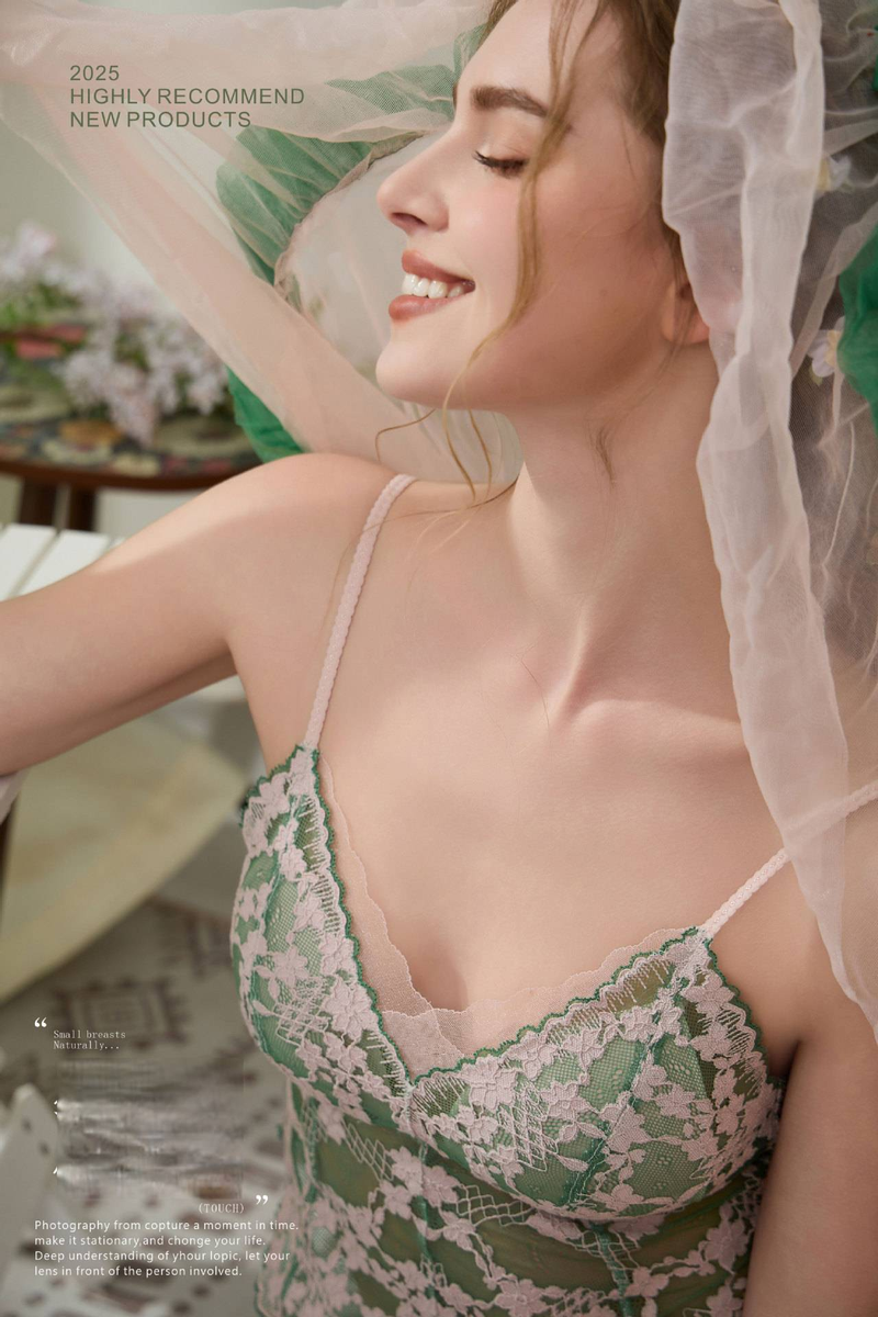 French Style Pure Floral Lace Fine Strap Triangular Cup Beautiful Back Underwear Set Summer Invisible Back Button Bra Thin_voghion.com