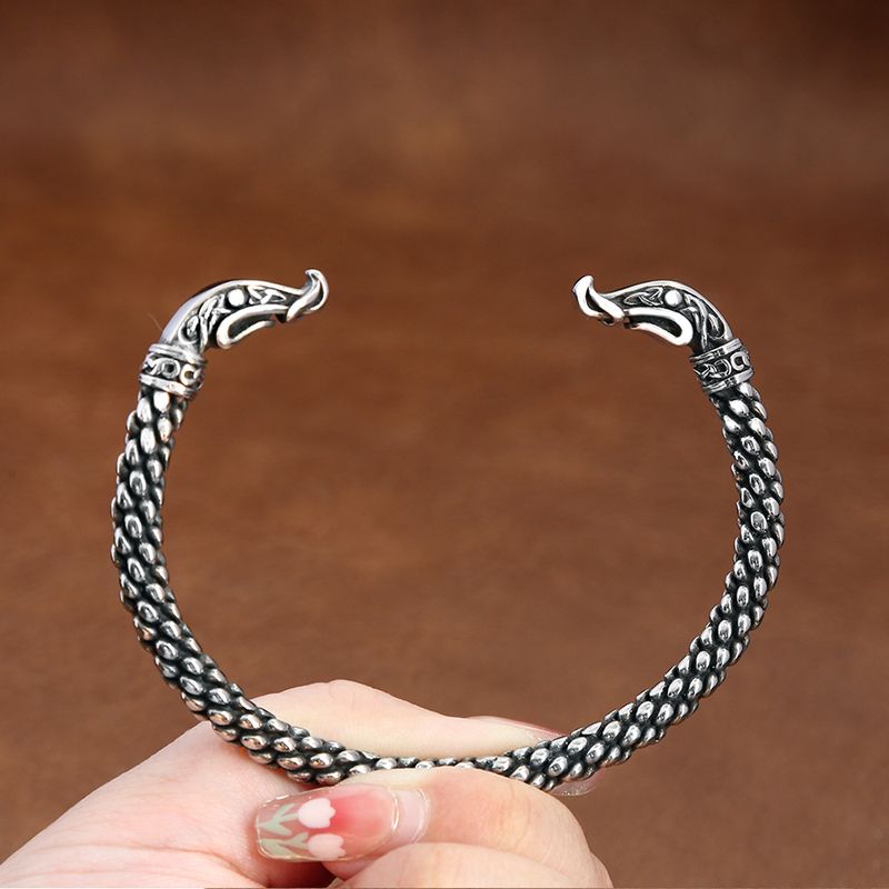 Bracciale retrò versatile da uomo in acciaio inossidabile con apertura solida e regolabile, bracciale in acciaio al titanio, personalità alla moda_voghion.com