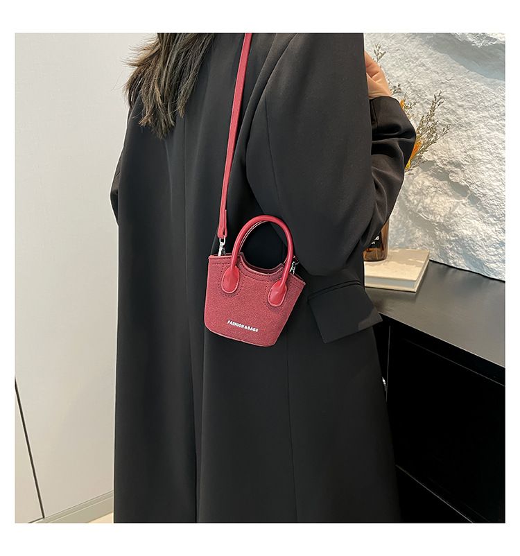 Borsa a secchiello da donna, alla moda, con tracolla monospalla, stile Candy Lover, con rossetto, da portare a spalla, rossa_voghion.com
