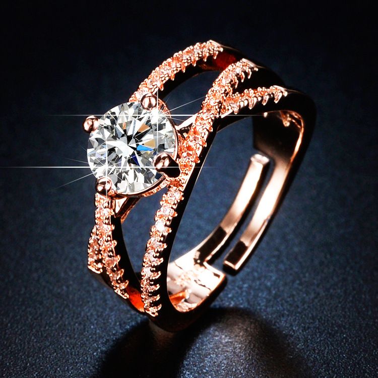 Streaming live di un anello di moissanite da un carato, intrecciato con vite e tre generazioni, design dell'anello di fidanzamento_voghion.com