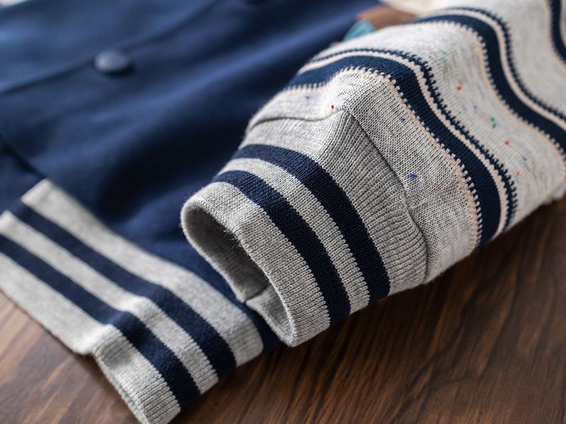 Completo per bambini 2025, nuovo ed elegante set di tre pezzi con giacca da baseball a righe e patchwork a forma di orso per bambini_voghion.com