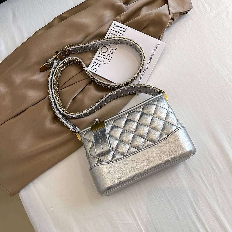 Borsa di alta qualità nuova catena nicchia moda vagabonda 2024 fragranza borsa a tracolla singola borsa da donna Ring-check_voghion.com