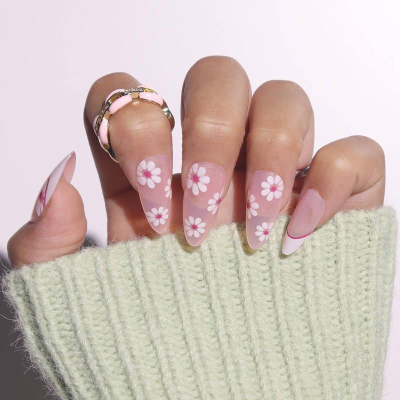 Elegante, französisch inspirierte Press-On-Nägel mit zartem roten Blumendesign – wiederverwendbare künstliche Nägel für Frauen, natürlich aussehendes Maniküre-Set_voghion.com