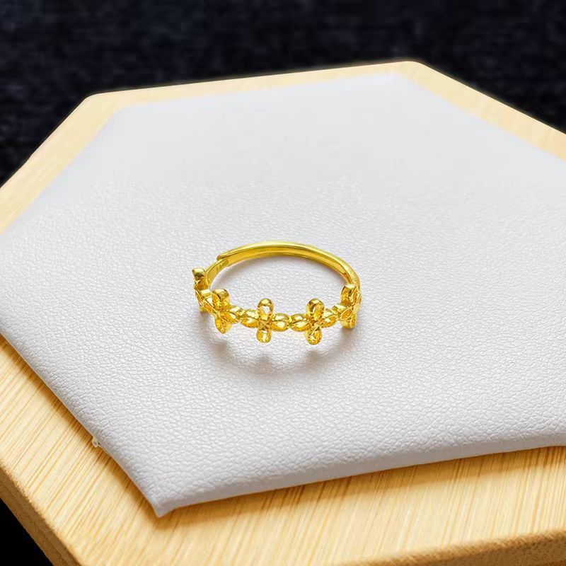 Sand gold pattern sweetheart four-leaf clover ring gold shop with flower lucky grass live mouth ring petal ring_voghion.com