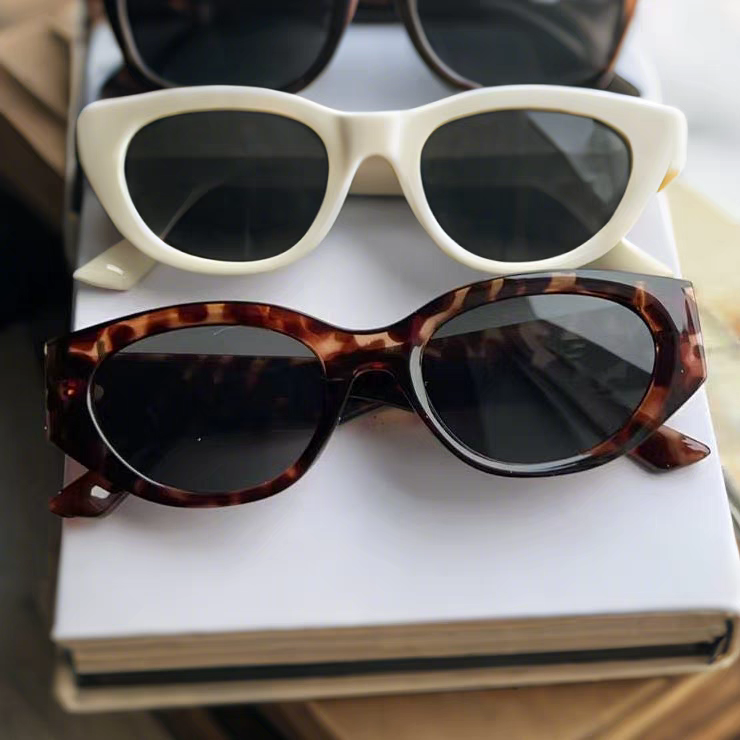 2025 New Cat's Eye White Sunglasses Women's Trendy Face Small Summer Sunshade Sunglasses_voghion.com