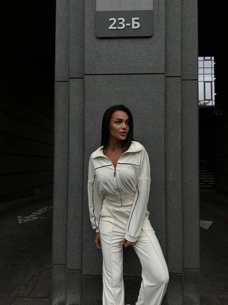 Lässiges Damen-Set mit langärmligem Kapuzenpullover und gestreifter Jogginghose – Streetwear-Outfit für Herbst und Winter (Schwarz/Hellrosa/Weiß/Pink)_voghion.com