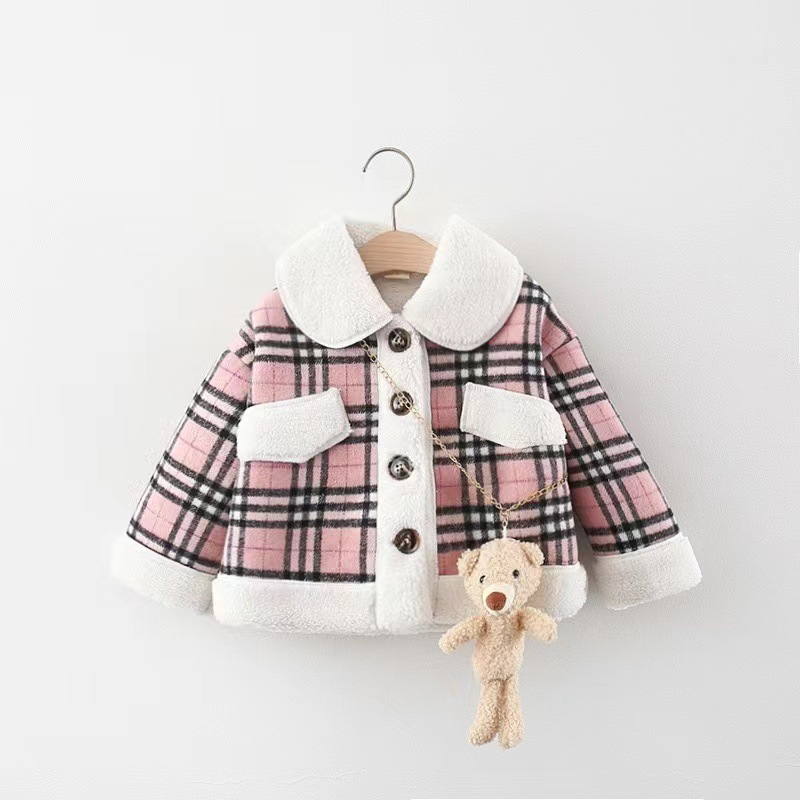 2021 neue Winterjacke für Mädchen mit karierten Nähten und samtverdicktem Revers, kommt mit Bärenanhänger 1285_voghion.com