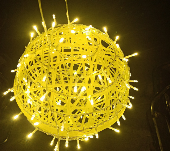 Luce LED Tengqiu impermeabile Luce rotonda a sfera Paesaggio Albero Appeso Luce colorata per esterni Protezione solare Illuminazione ingegneristica Luce decorativa natalizia_voghion.com