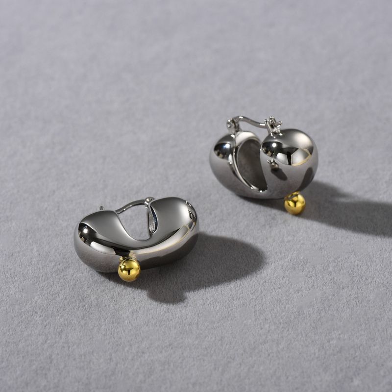 Damenschmuck, minimalistische geometrische Creolen in Gold- und Silberton, leichtes, elegantes Design für den Alltag_voghion.com