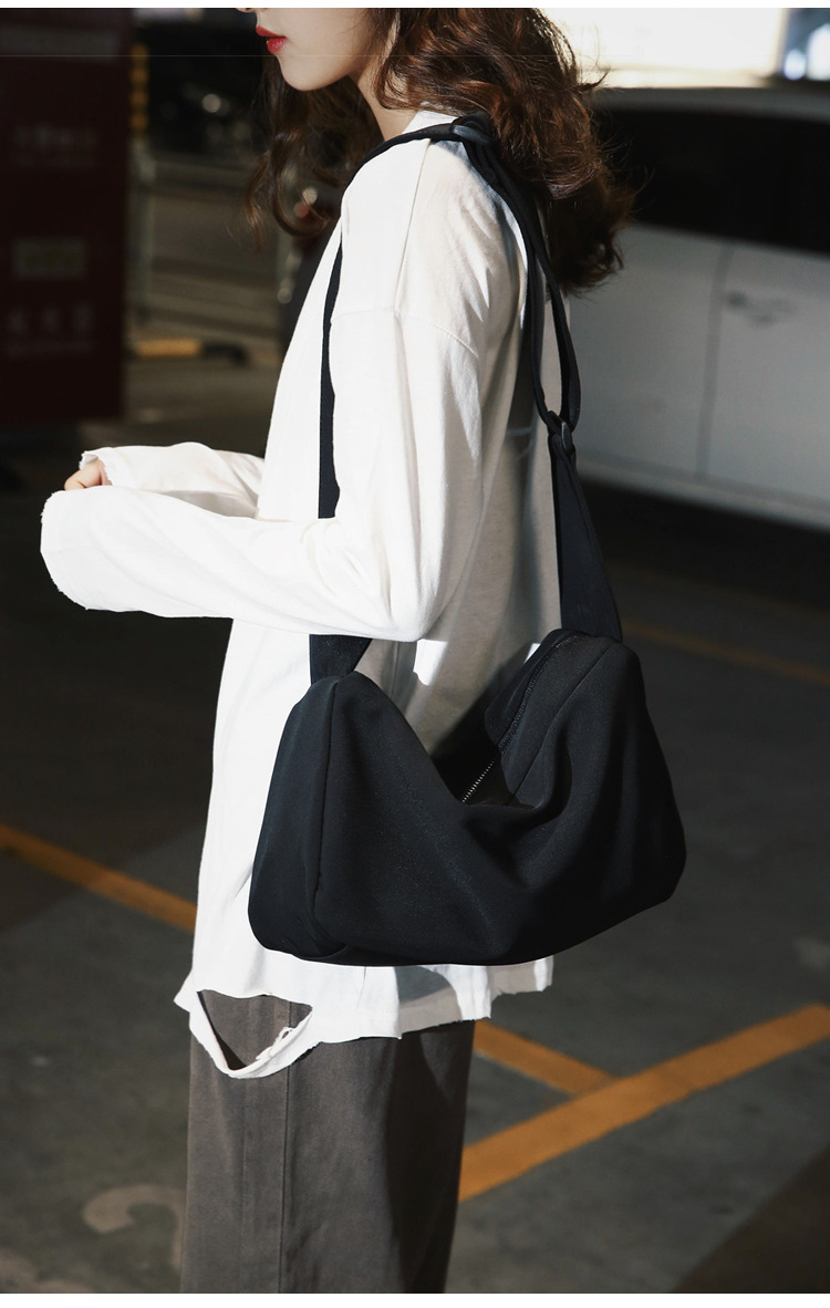 80240#Fashion Cool Couple Super Excellent Fabric Solid Color Satchel Ins Korea autumn and winter new super cool small satchel_voghion.com