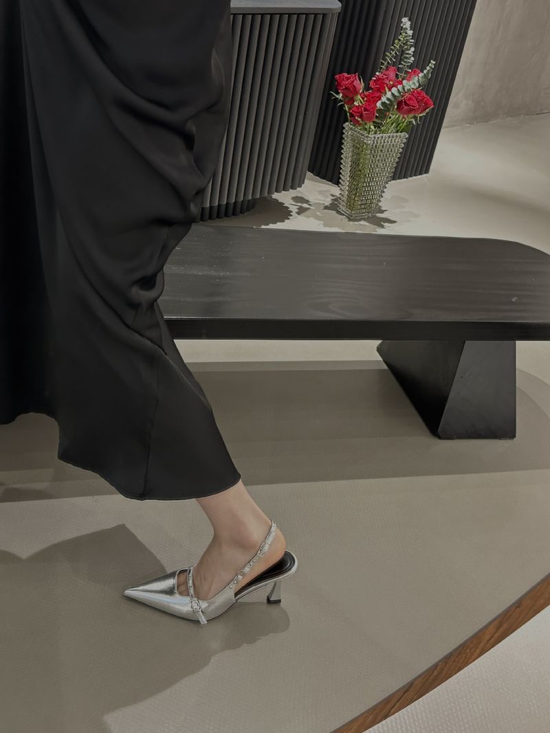 Stagione primaverile e autunnale 2024 Nuovi sandali Baotou alti con bocca superficiale rivettata, testa a punta da donna, temperamento, sottile_voghion.com