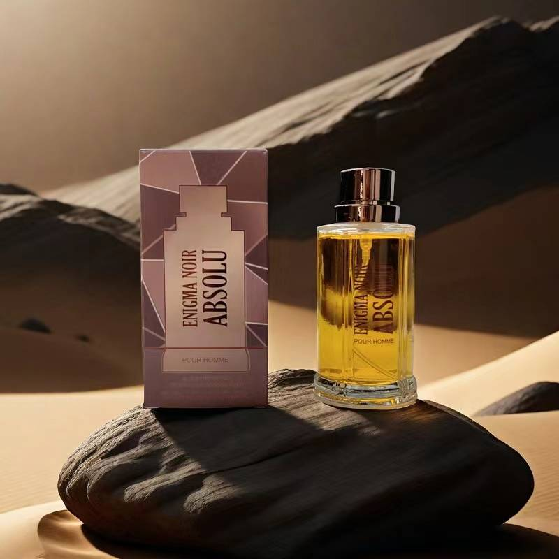 100 ml würzig-orientalisches, würzig-aromatisches Herrenparfum, sanfter, holziger Duft interpretiert den selbstbewussten und kühnen männlichen Charme_voghion.com