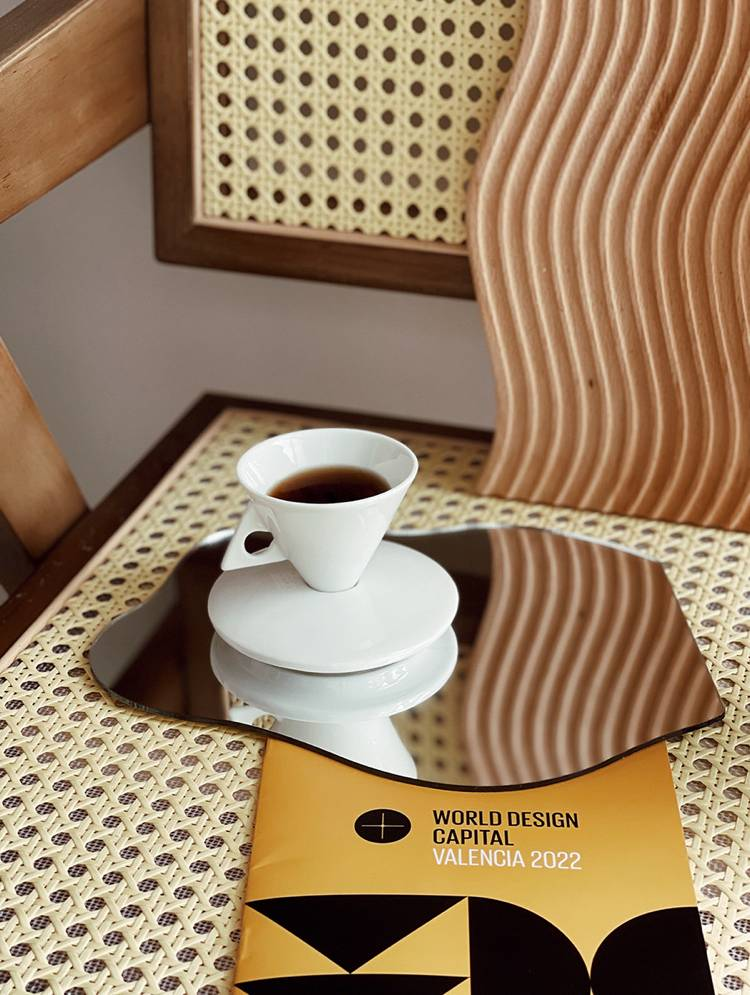 Tazza da caffè in stile retrò, in porcellana ossea, a forma di cono triangolare, set di tazze e piattini da latte in ceramica retrò, tazza da caffè in porcellana ossea_voghion.com