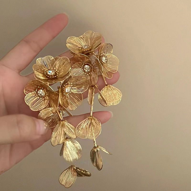 Nappa con fiore scavato con ago d'argento, alla moda, personalizzata, stile fresco e distaccato, lunga, elegante e di alta qualità._voghion.com