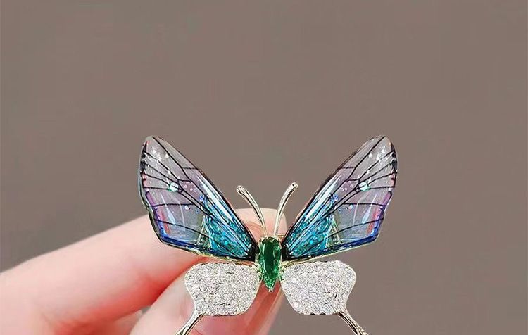 Emerald Butterfly High-End Advanced Sense Pin Exquisite Tassel Dragonfly Metal Brooch Unique Accessory_voghion.com
