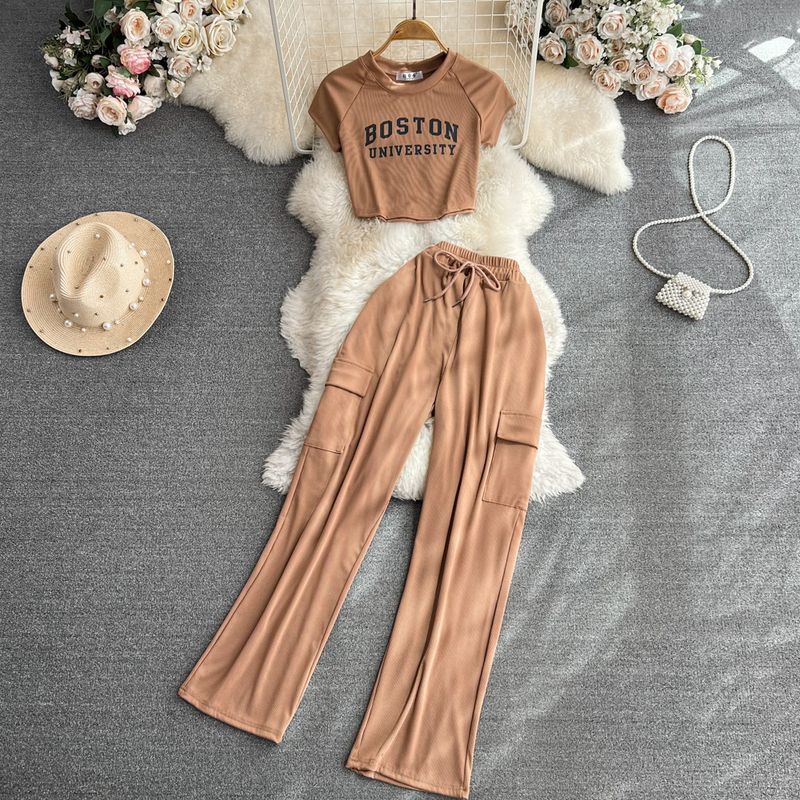 Mode-Set für Damen: Sexy Crop-Top mit T-Shirt mit Buchstaben-Print und hoch taillierter, figurformender Cargohose mit weitem Bein_voghion.com
