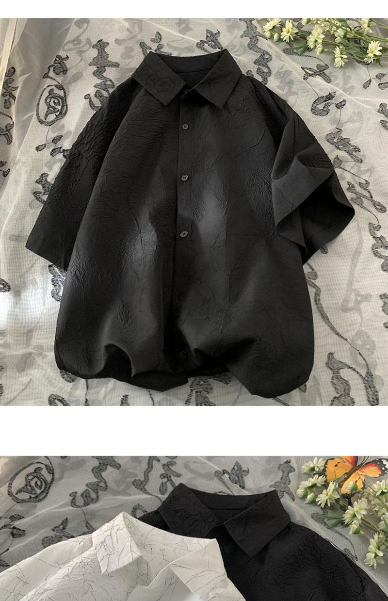 Camicia a maniche corte in seta ghiacciata plissettata per uomo in estate, un abito casual leggero, fresco, alla moda ed elegante con un design accattivante._voghion.com
