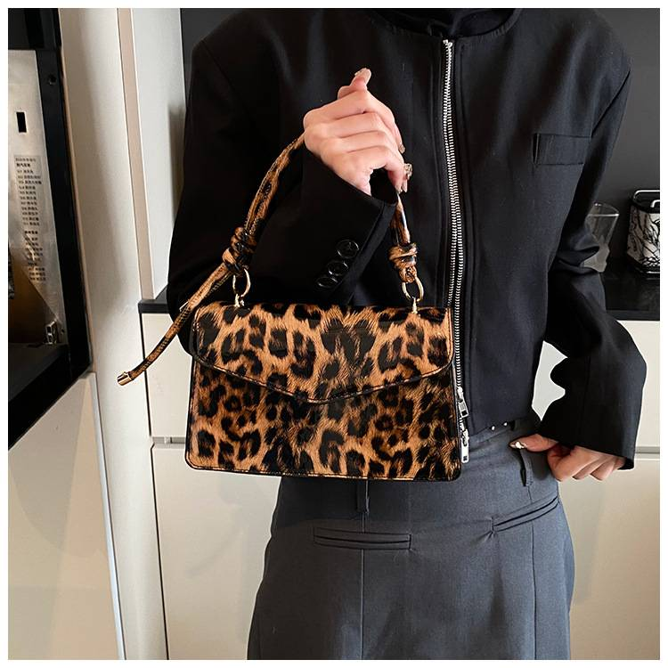 Fashion Handbag Bag Women's New Leopard-print Niche Design One-shoulder Messenger Bag Foreign Commuting Small Square Bag_voghion.com