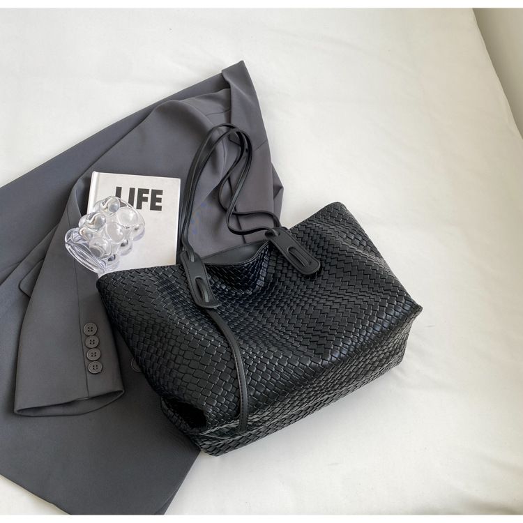 Luxury Brand Designer Bag Large Capacity Woven Bag For Women 2025 New Vintage Versatile Shoulder Underarm Bag Korean Style Handheld Tote Bag_voghion.com