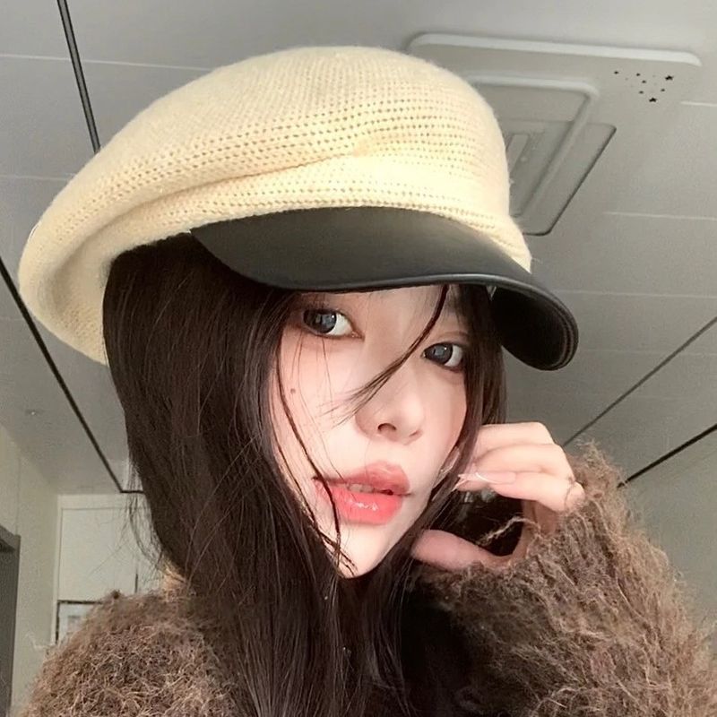 Berretto da donna in pelle patchwork, modello Newsboy, modello minimalista, autunno/inverno 2025_voghion.com