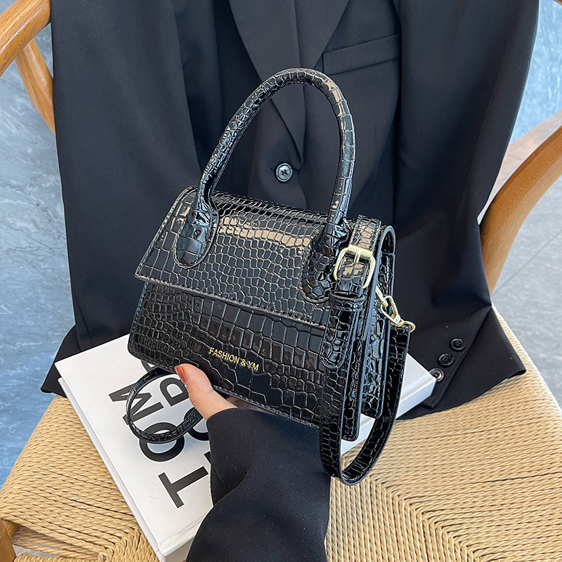 Petit sac carré à motif crocodile transfrontalier pour femme, nouveau sac à bandoulière haut de gamme de style occidental, texture tendance, sac messager, 2023_voghion.com
