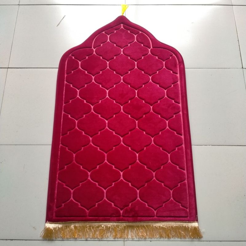 Islamic Prayer Rug Mat For Muslim Worship Flannel Prayer Mat With Tassel Embossed Dirt Resistant And Easy To Care Mat Source_voghion.com