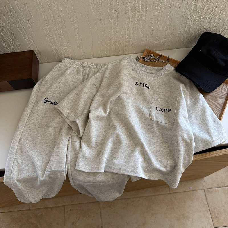 Conjunto deportivo de verano para niño: sudadera con capucha de manga corta y pantalón deportivo moderno (3-8 años, 100-140 cm), algodón suave y cómodo, ropa informal._voghion.com