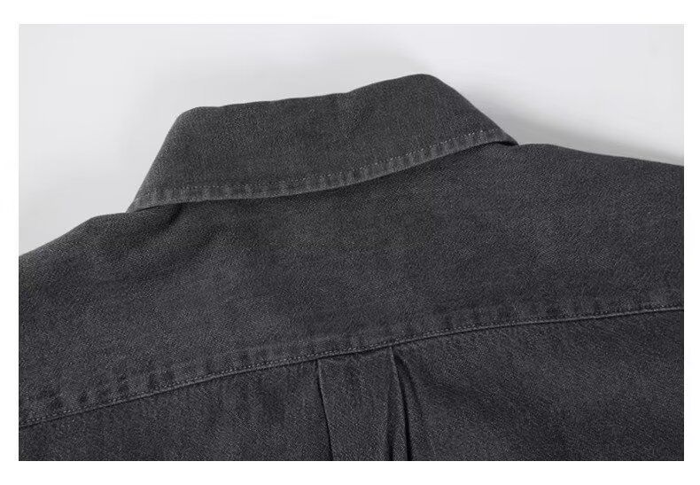Herrenbekleidung, gewaschenes, abgenutztes Denim-Arbeitshemd mit langen Ärmeln_voghion.com