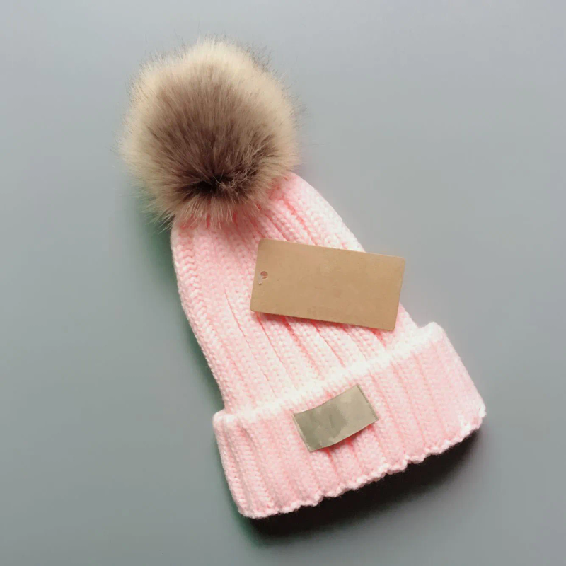Lüks Kürk Ponponlu Çocuk Şapkası Moda Kış Şapkaları Çocuklar İçin Şapkalar Bebek Düz Renk Tasarımcı Örgü Bereler yetişkin boyutu ve çocuk boyutu Çıkarılabilir ponpon_voghion.com