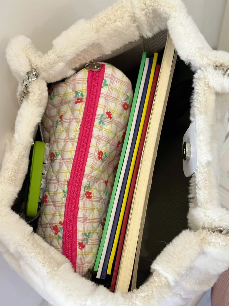 Pequena bolsa de ombro de pelúcia branca de leite casual bolsa de estudante outono e inverno grande capacidade versátil bolsa de axila_voghion.com