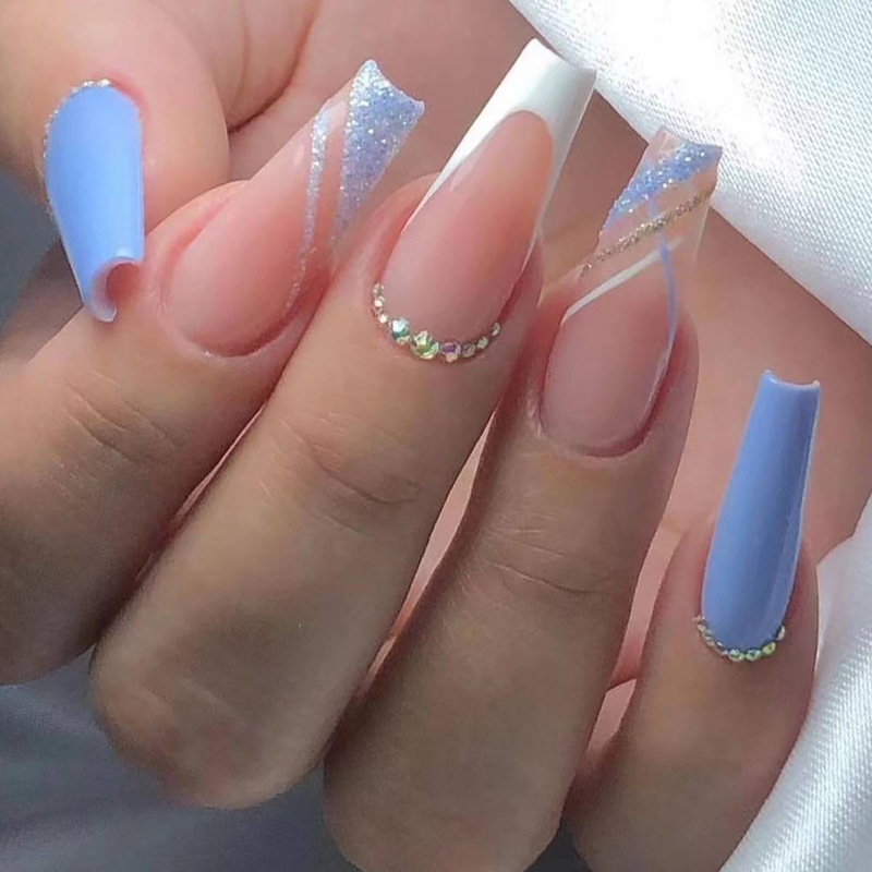 Unghie finte lunghe con french press a strisce blu, applicabili con colla/gel, riutilizzabili, per nail art da donna_voghion.com